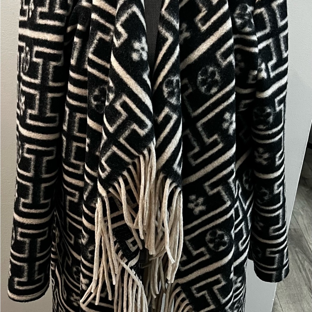 Black and White Patterned Women's Sweater